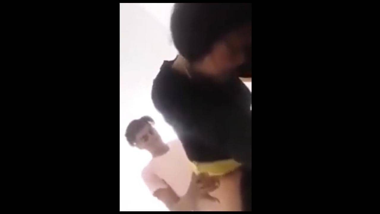 تلميذة تونسية مع صديقها
