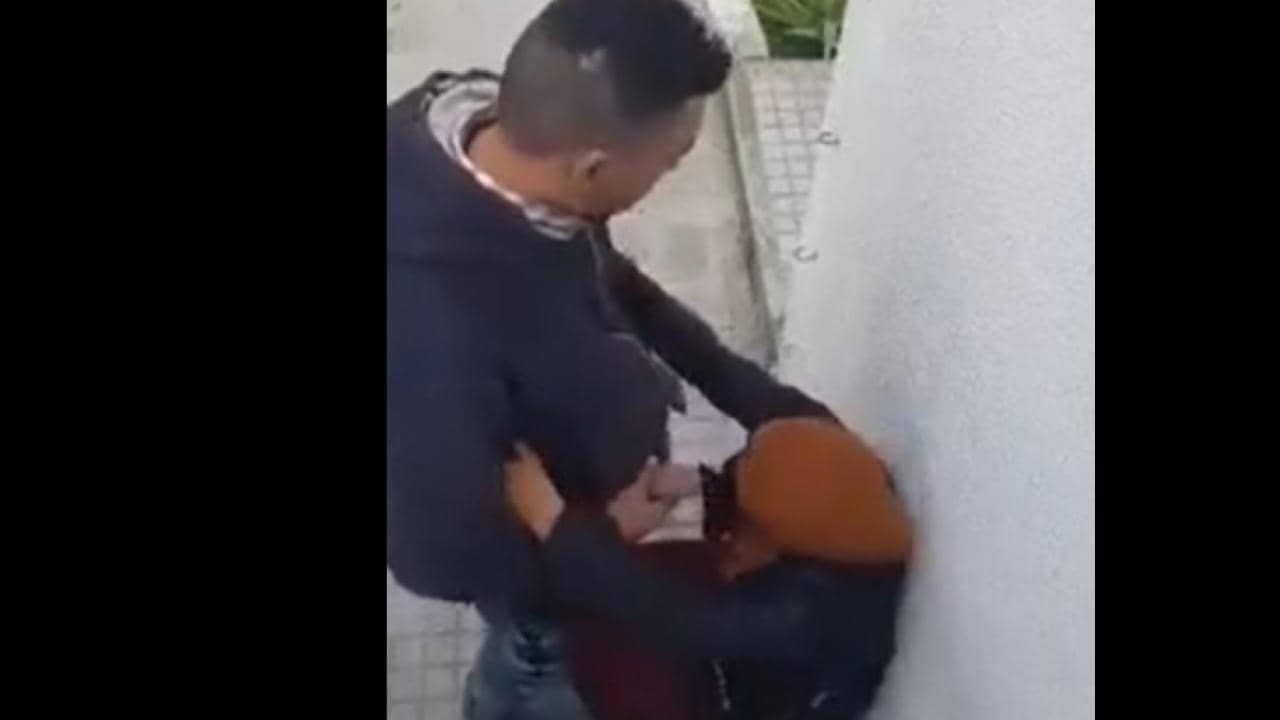 عراقي مع خطيبته في حته مقطوعه ونازل فيها بوس وتحسيس ولحس