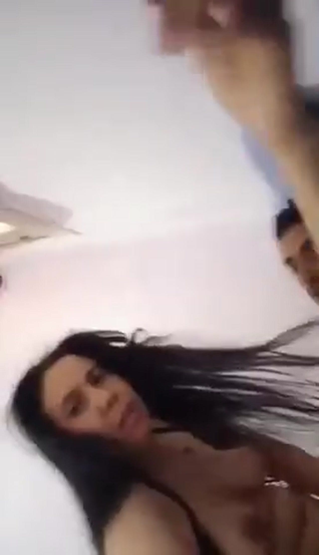 مراهقة جزائرية مستوية - 8 دقائق نيك ساخن و كلام جريء