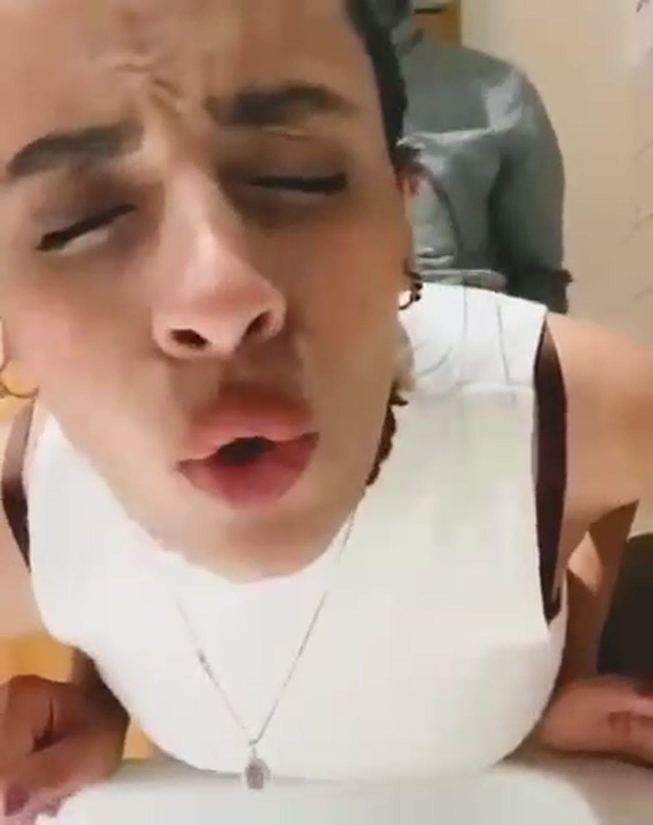 مصرية بتتناك ف المكتب من الطيز واقف الجزء 2