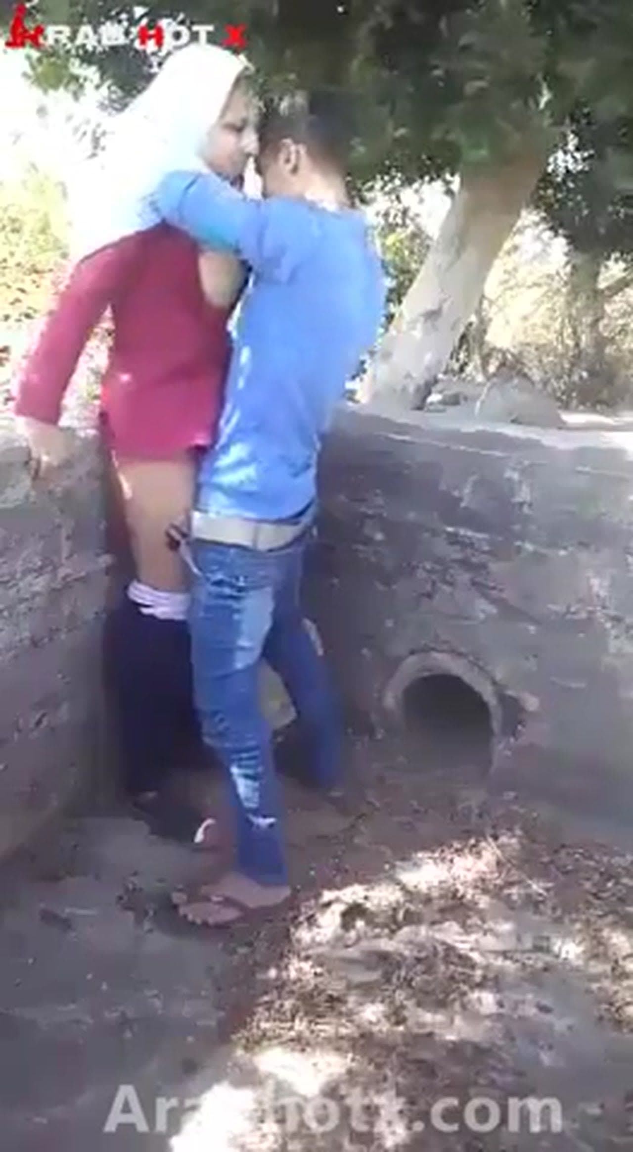 زنق مراهقة مصرية محجبة في المزرعة - سكس مصري صعيدي