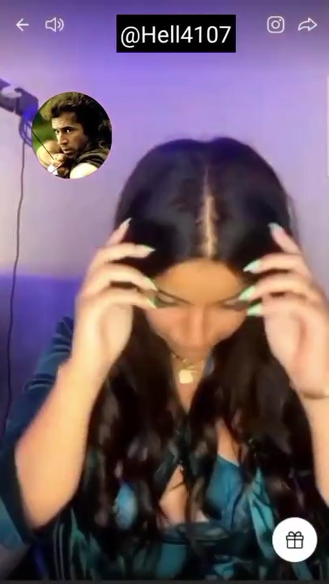 ام شامبو المراهقة السعودية استعراض نودز بزاز طيز