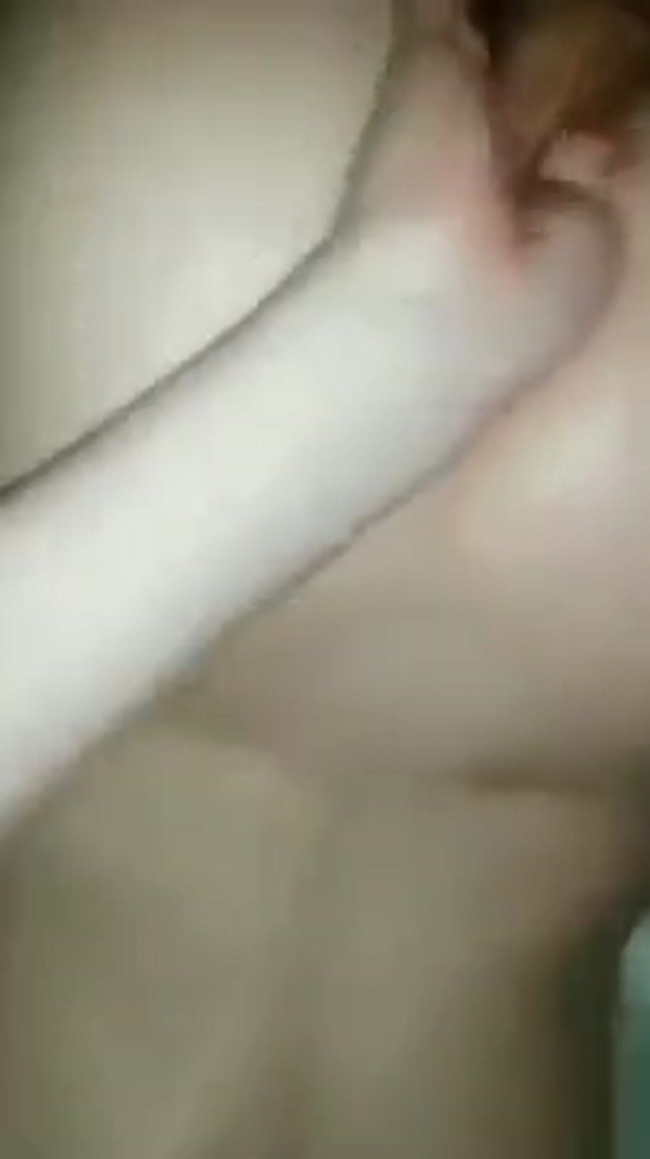 يأذيني ياذيني اخ طيزي - مراهقة عراقية تناك من طيزها و تبكي