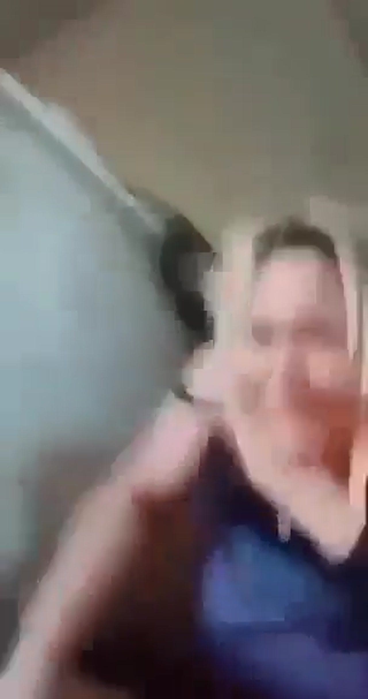  سكس جزائري- ميلف جزائرية فرحانه بزب شب صغير ينيكها وهوي عم يدخن