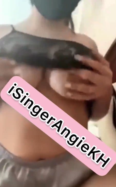 انجي_خوري_تخلع_ملابسها_و_تلعب_في_بزازها