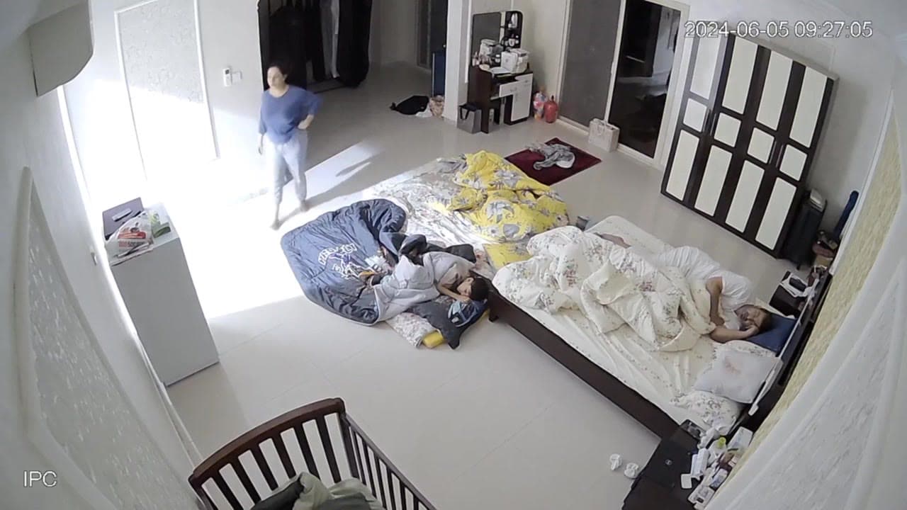 سكس كاميرات منازل خليجي فحل يلحس فكس مراته تحت الغطا يسخنها ينيكها – ازواج خليجي