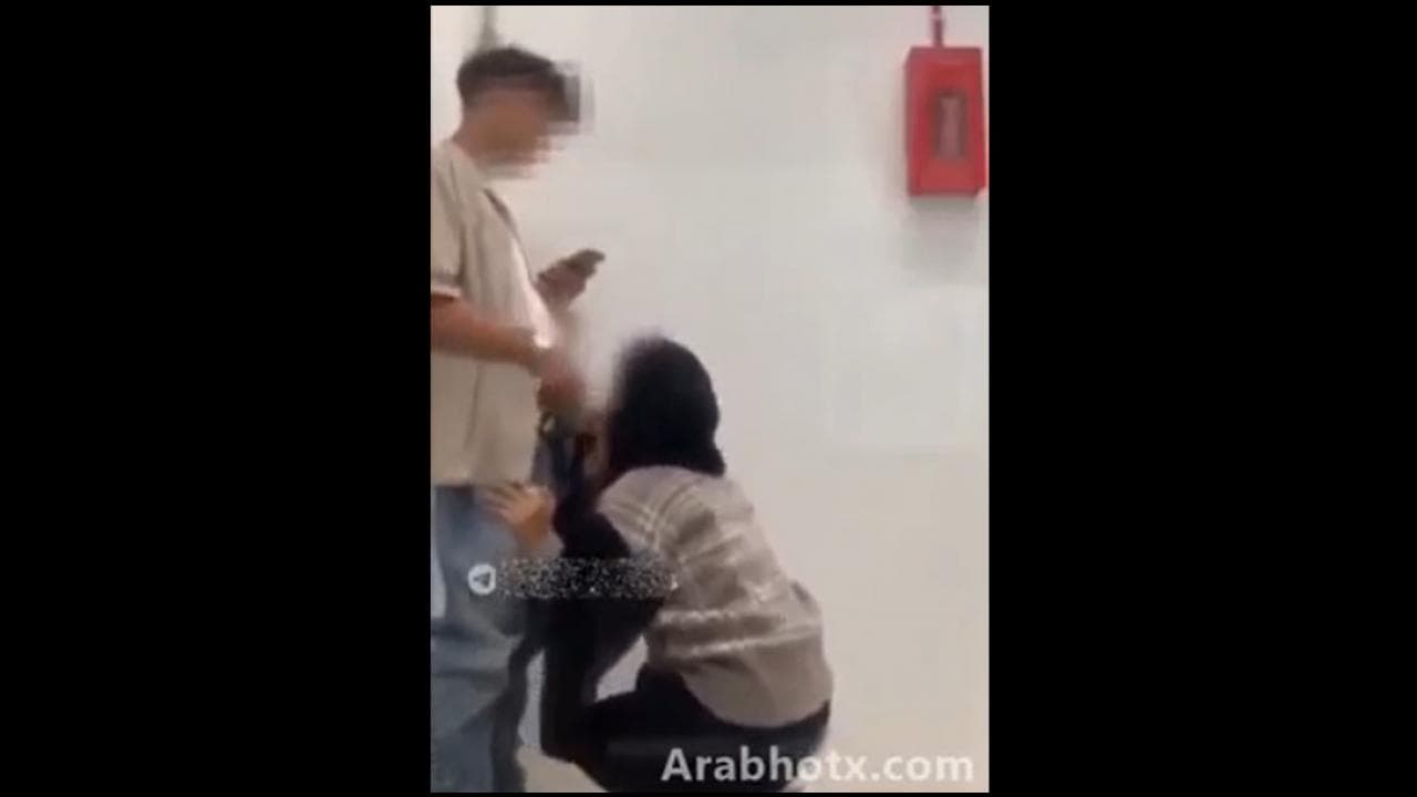 سكس مصري ياخد صاحبته فحمام المدرسه تمصبه بلوجوب يرفعها علي زبره و ينيكها