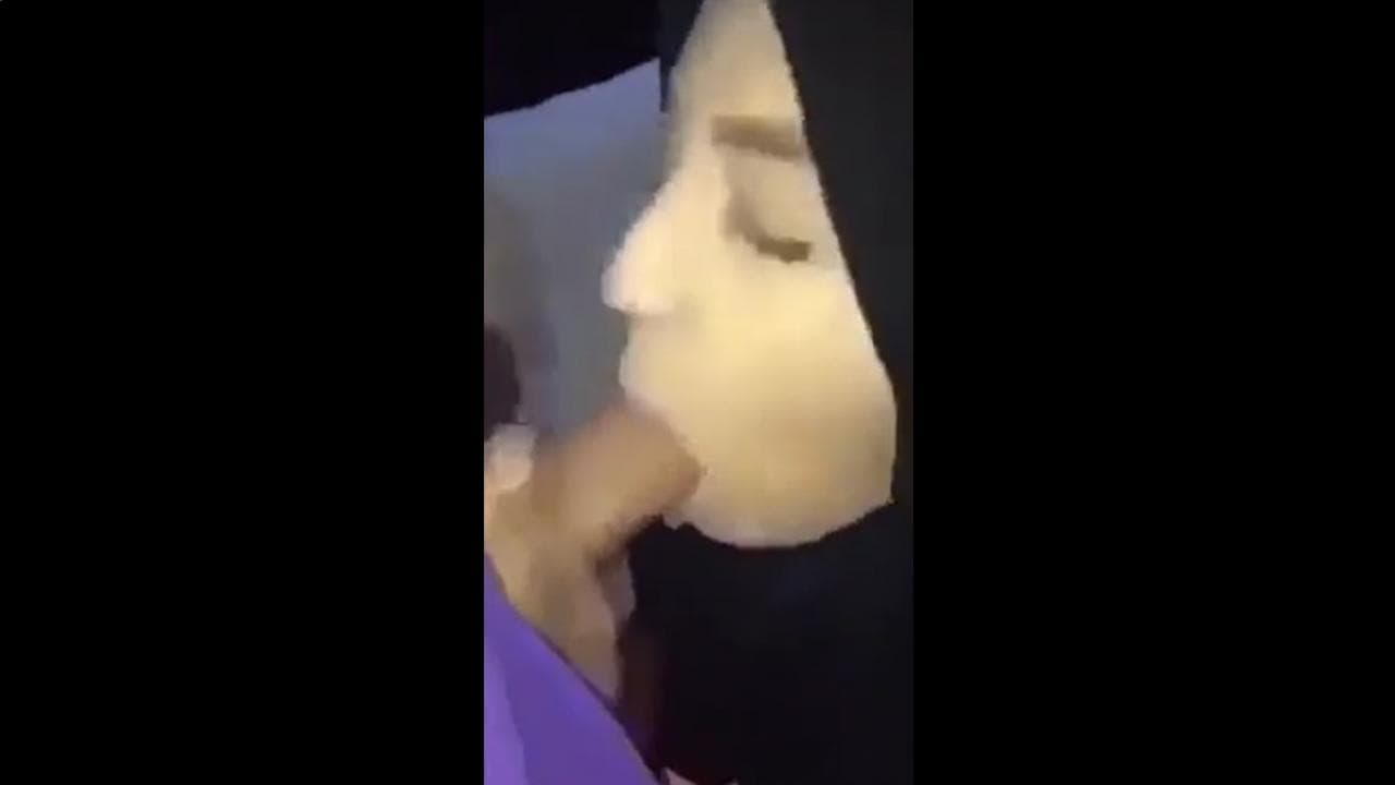 محجبة من الشرق تحب رضاعة الزب