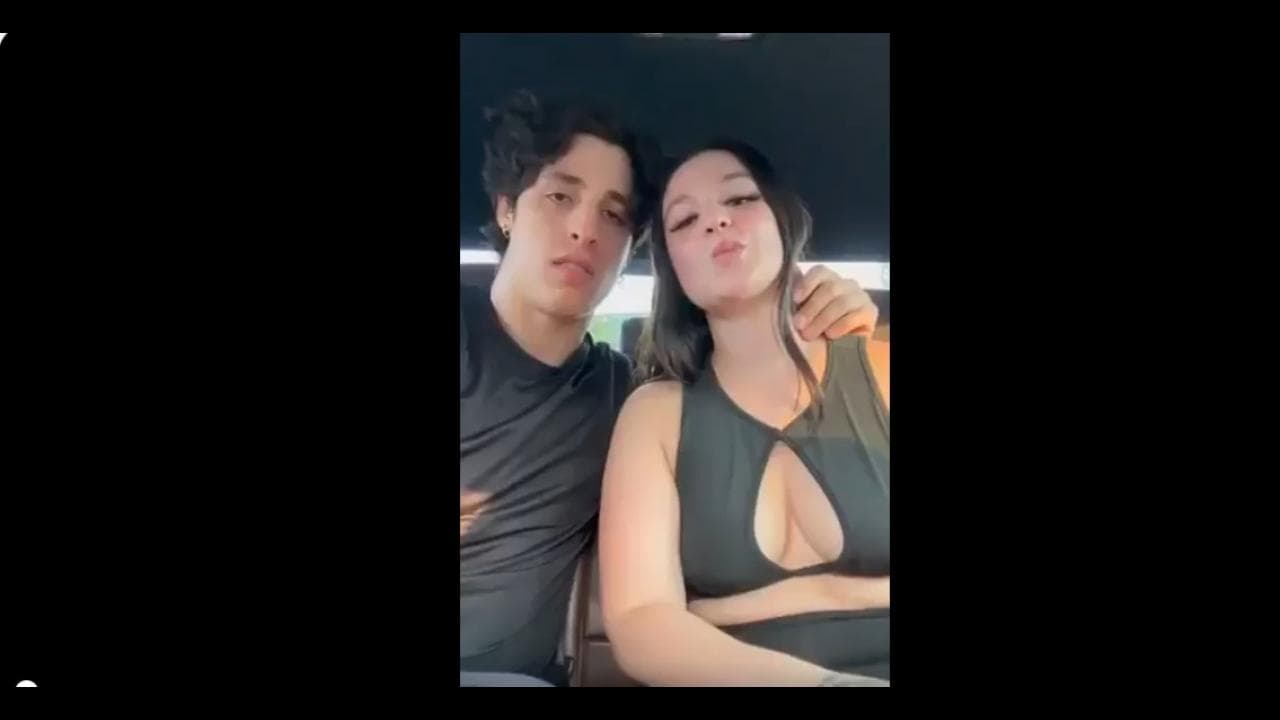 يوسف خليل وياسمين زباري في السيارة