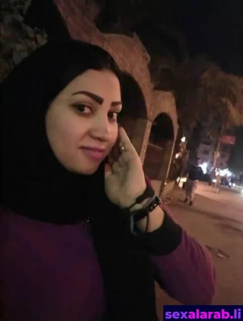 محجبة مسلمة لوحدها